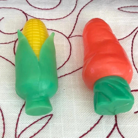 Vintage Corn Carrots Salt & Pepper Shaker - Picture 4 of 5